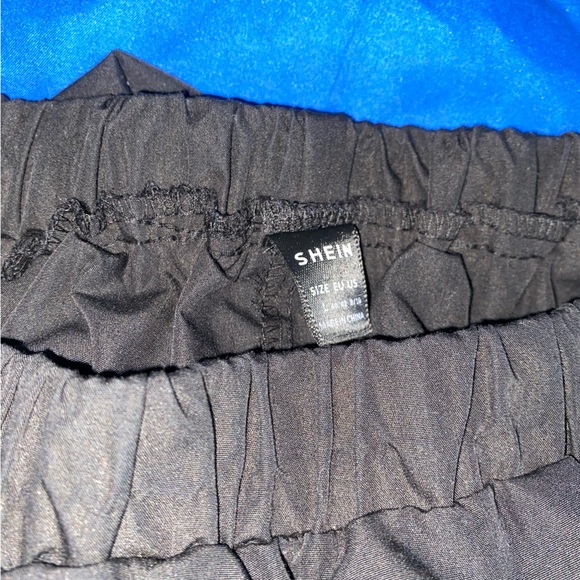 EZwear side flap pocket tape panel cargo pants in good condition. (Worn: 1) - Picture 3 of 3